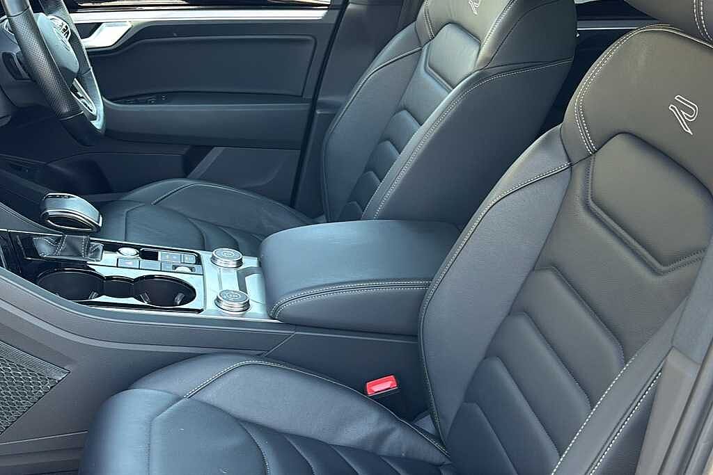Volkswagen Touareg 3.0 V6 TDI 4Motion R-Line Tech Plus 5dr Tip Auto
