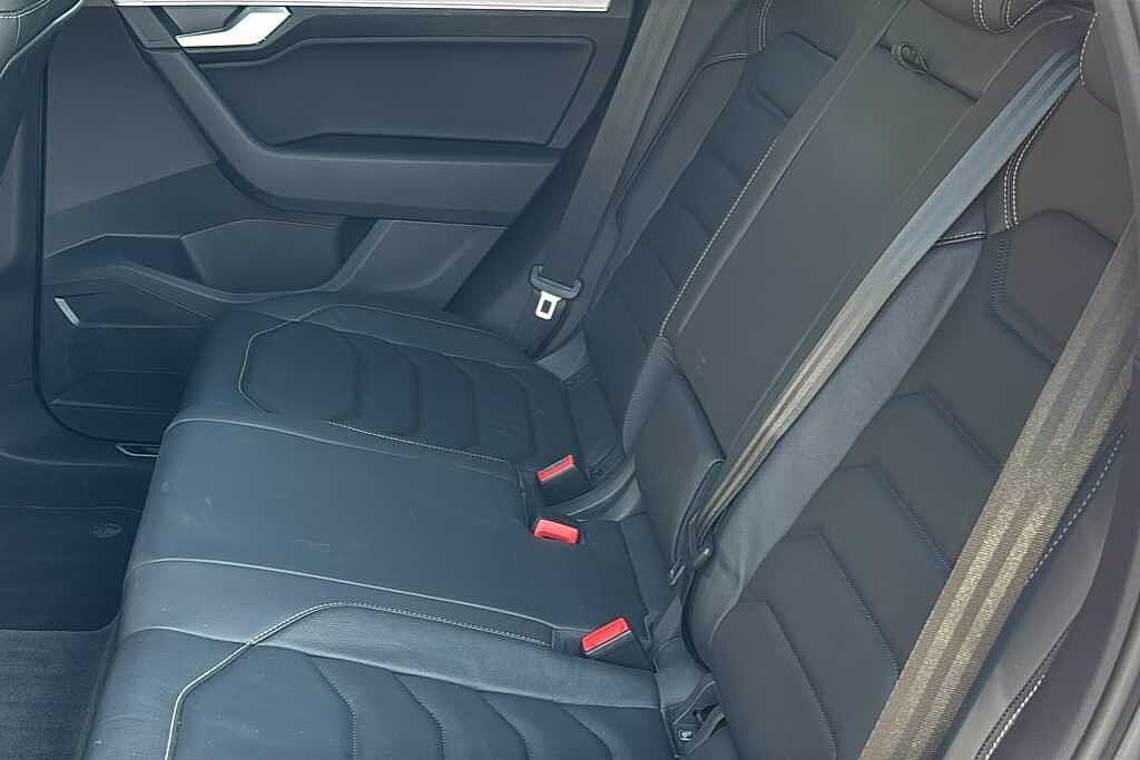 Volkswagen Touareg 3.0 V6 TDI 4Motion R-Line Tech Plus 5dr Tip Auto
