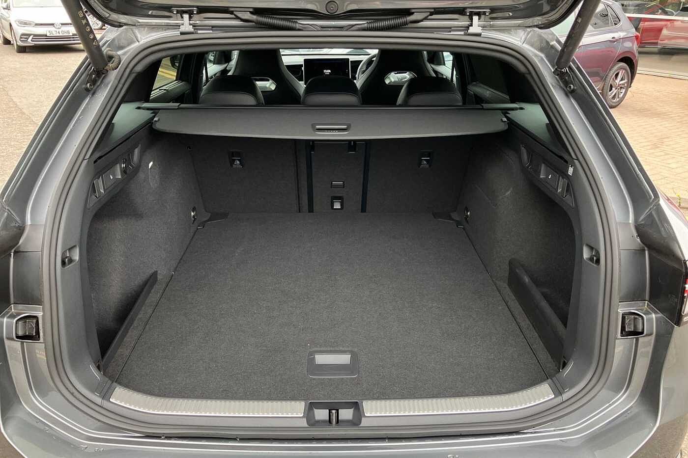 Volkswagen Passat R-Line 1.5 eTSI 150PS 7-speed DSG 5 Door