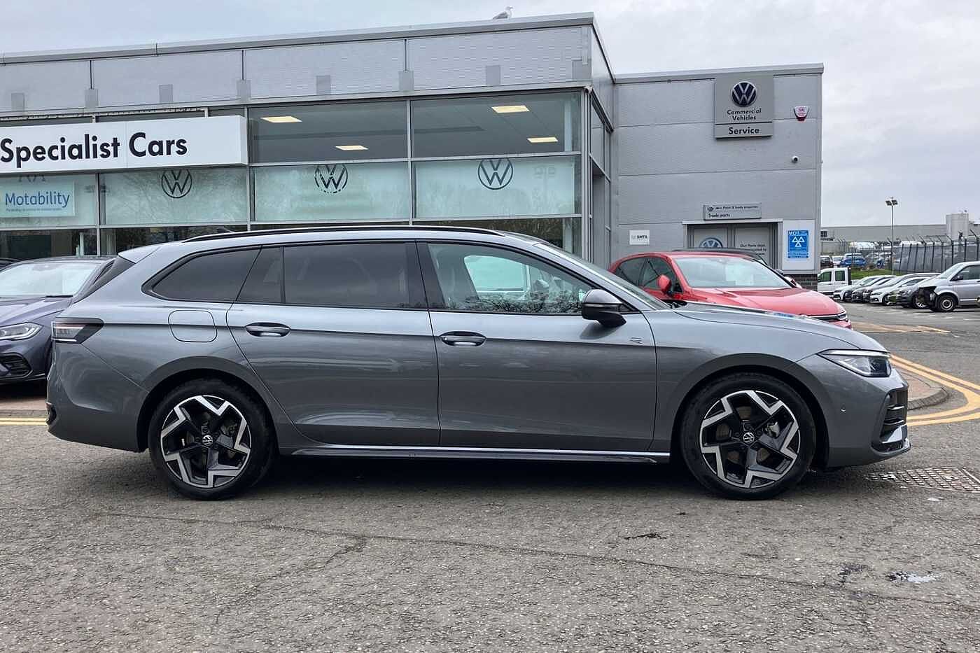 Volkswagen Passat R-Line 1.5 eTSI 150PS 7-speed DSG 5 Door