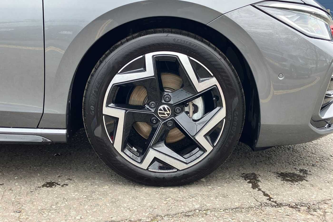 Volkswagen Passat R-Line 1.5 eTSI 150PS 7-speed DSG 5 Door