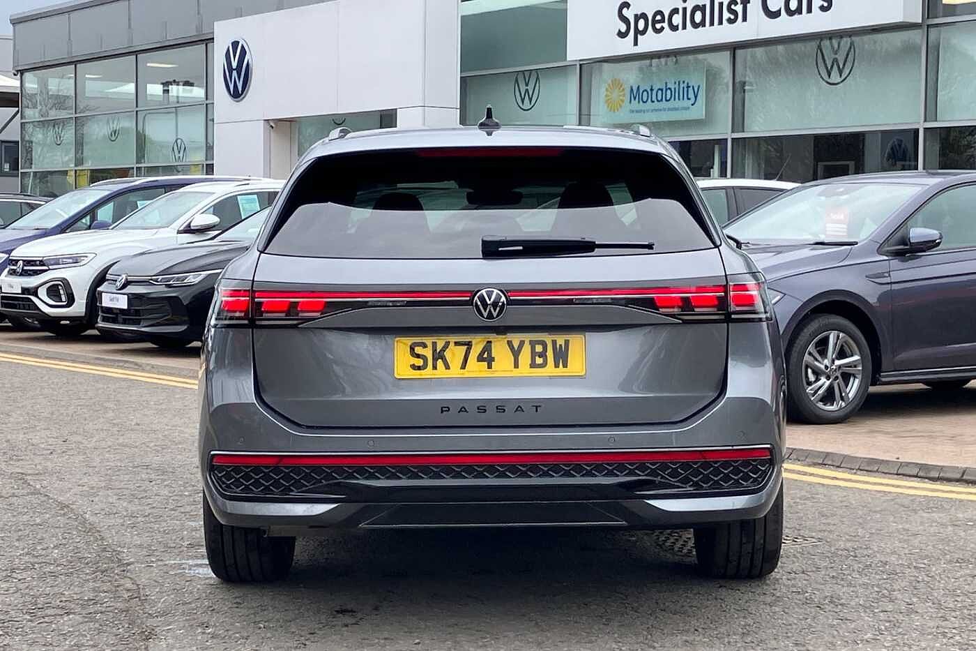 Volkswagen Passat R-Line 1.5 eTSI 150PS 7-speed DSG 5 Door