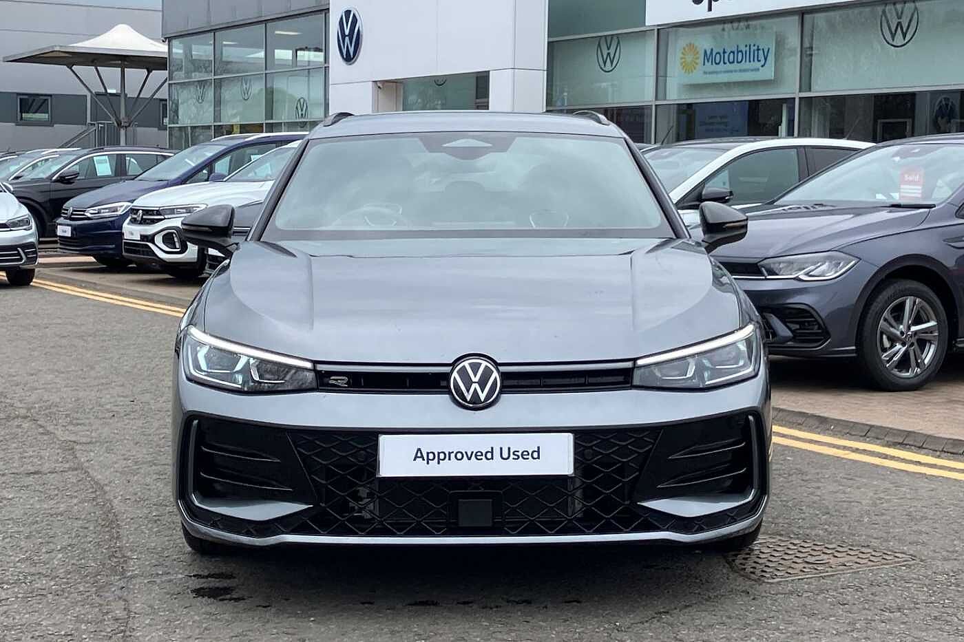 Volkswagen Passat R-Line 1.5 eTSI 150PS 7-speed DSG 5 Door