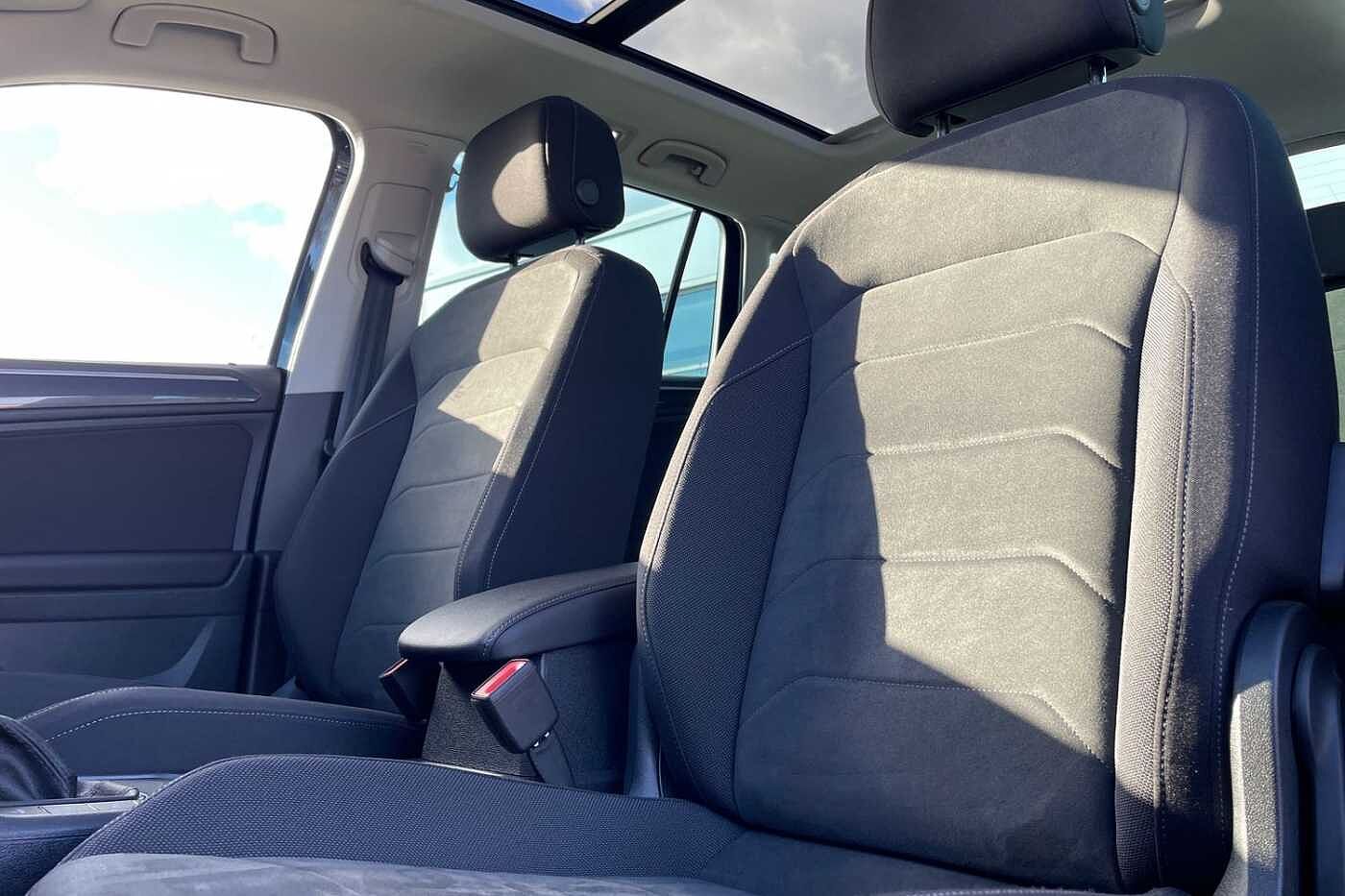 Volkswagen Tiguan Elegance 1.4 TSI eHybrid 245PS 6-Speed DSG 5 Door