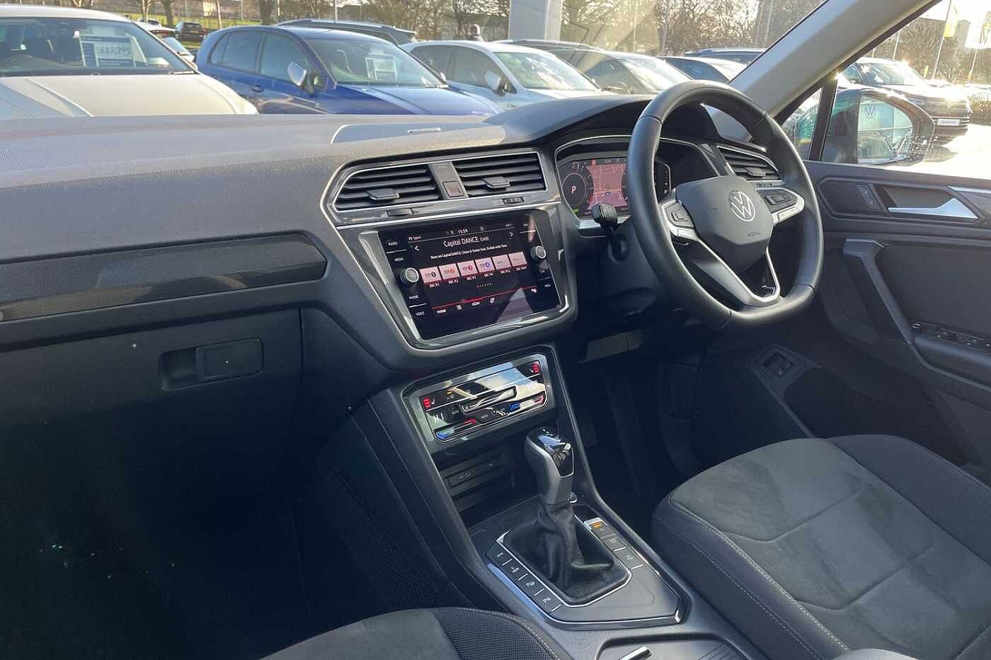 Volkswagen Tiguan Elegance 1.4 TSI eHybrid 245PS 6-Speed DSG 5 Door