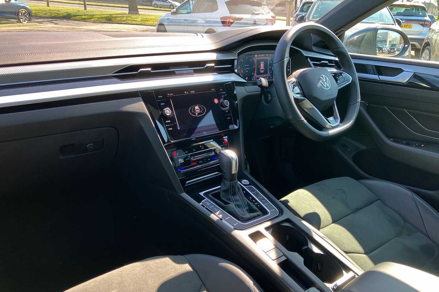 Volkswagen Arteon Shooting Brake R-Line 2.0 TDI 150PS 7-speed DSG 5 Door