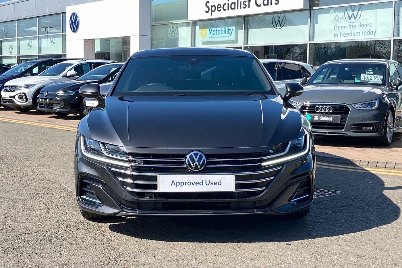 Volkswagen Arteon Shooting Brake R-Line 2.0 TDI 150PS 7-speed DSG 5 Door