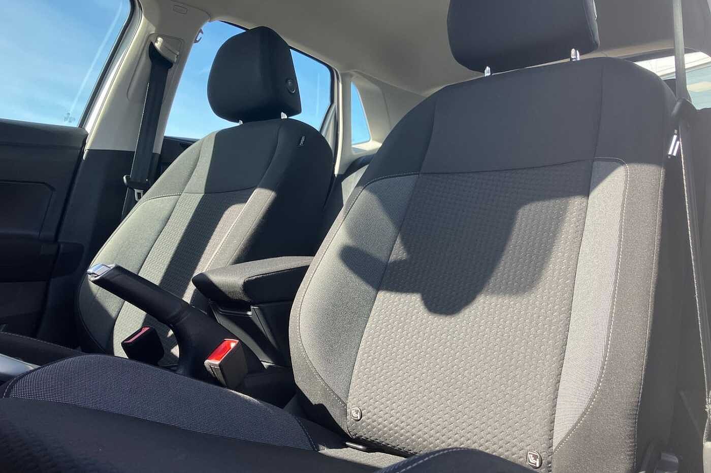 Volkswagen Polo Life 1.0 TSI 95PS 5-speed Manual 5 Door