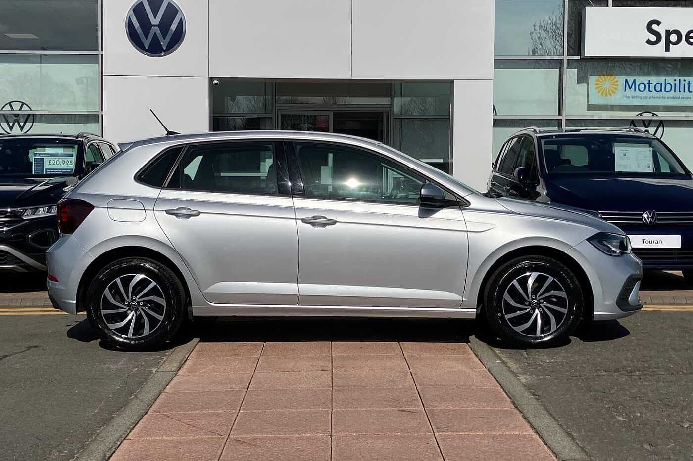 Volkswagen Polo Life 1.0 TSI 95PS 5-speed Manual 5 Door
