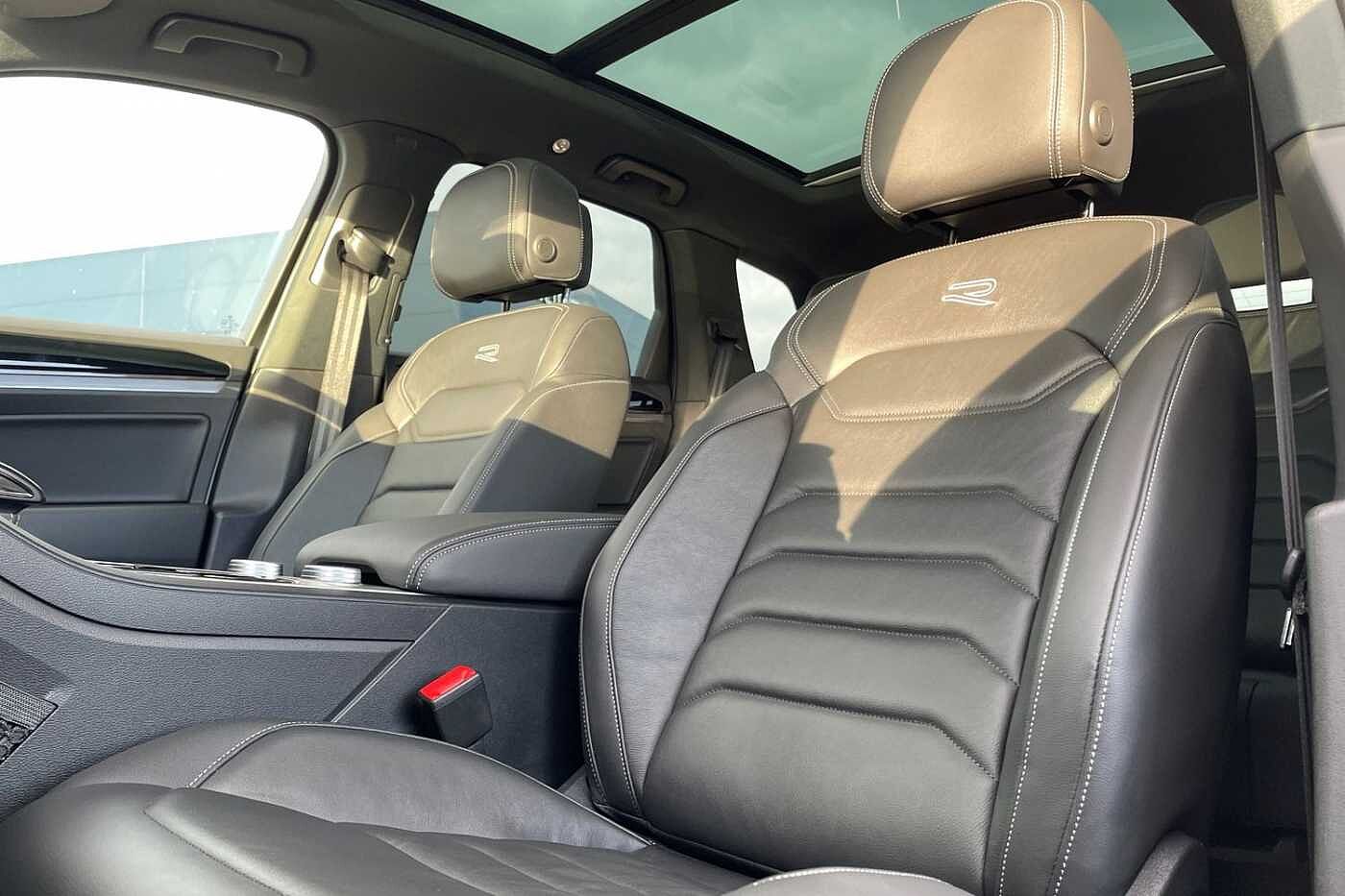 Volkswagen Touareg V6 Black Edition 3.0 TDI 231PS 4MOTION 8-speed Auto Tiptronic 5 Door