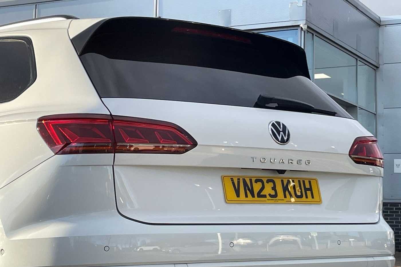 Volkswagen Touareg V6 Black Edition 3.0 TDI 231PS 4MOTION 8-speed Auto Tiptronic 5 Door