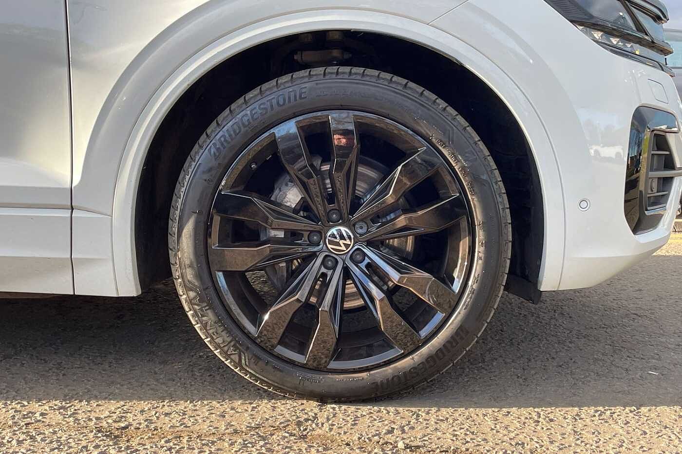 Volkswagen Touareg V6 Black Edition 3.0 TDI 231PS 4MOTION 8-speed Auto Tiptronic 5 Door