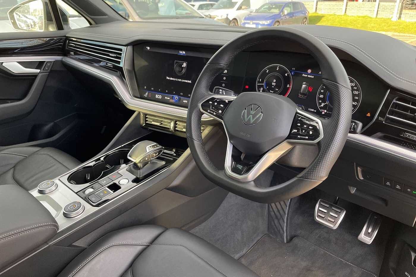 Volkswagen Touareg V6 Black Edition 3.0 TDI 231PS 4MOTION 8-speed Auto Tiptronic 5 Door