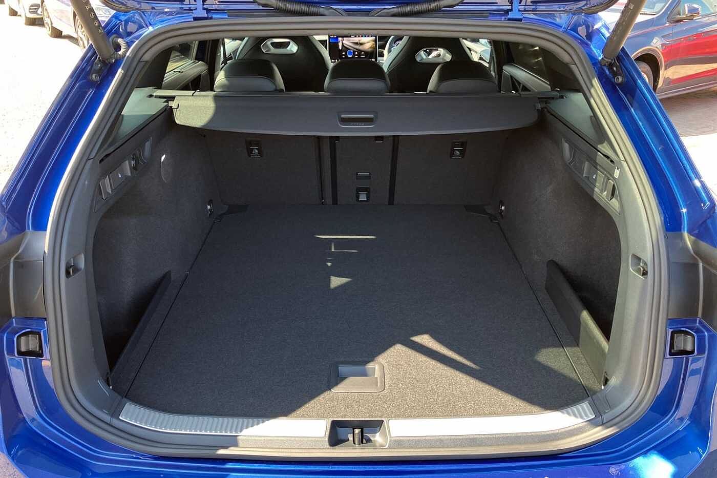 Volkswagen Passat R-Line 1.5 eTSI 150PS 7-speed DSG