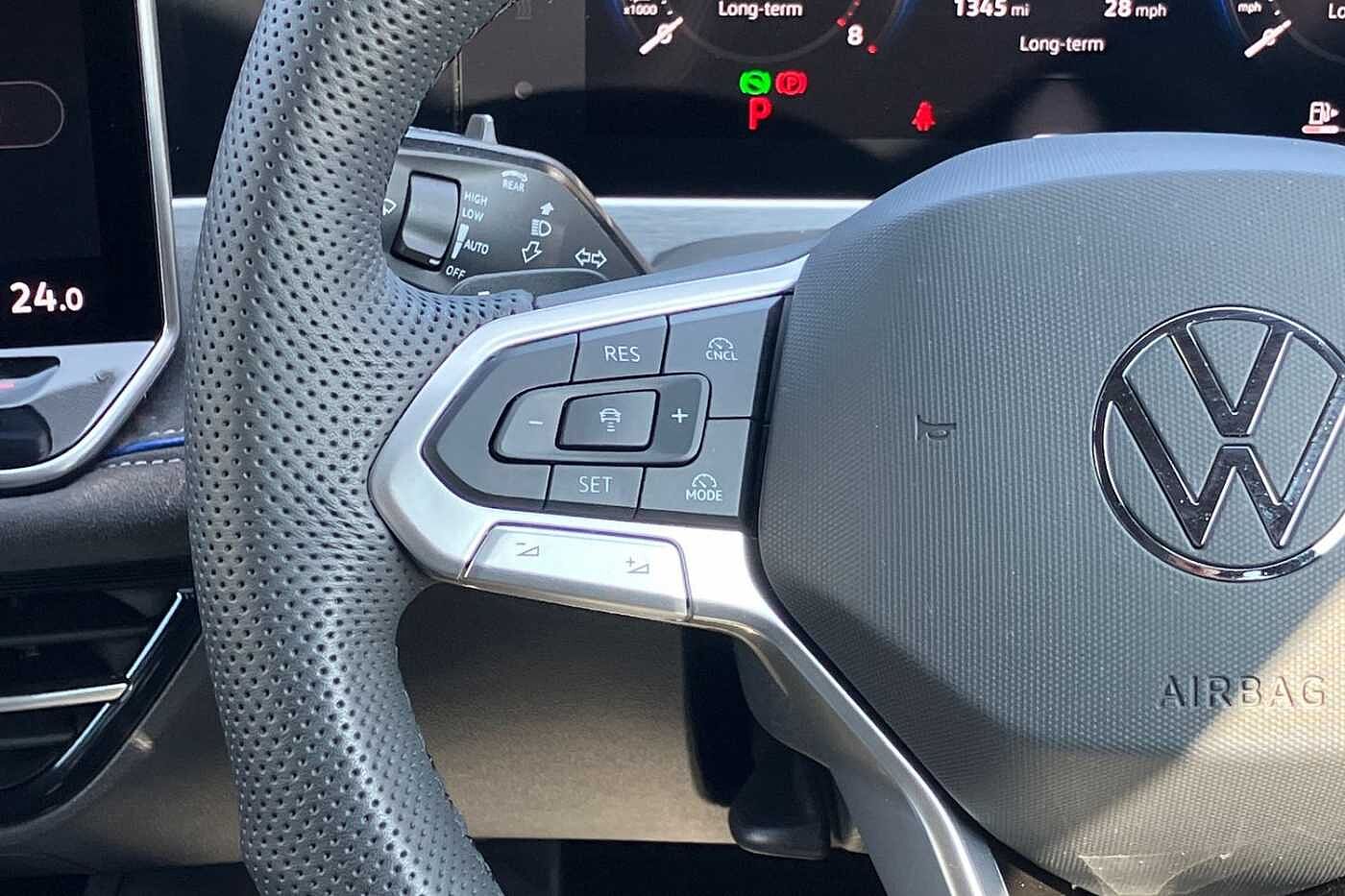 Volkswagen Passat R-Line 1.5 eTSI 150PS 7-speed DSG