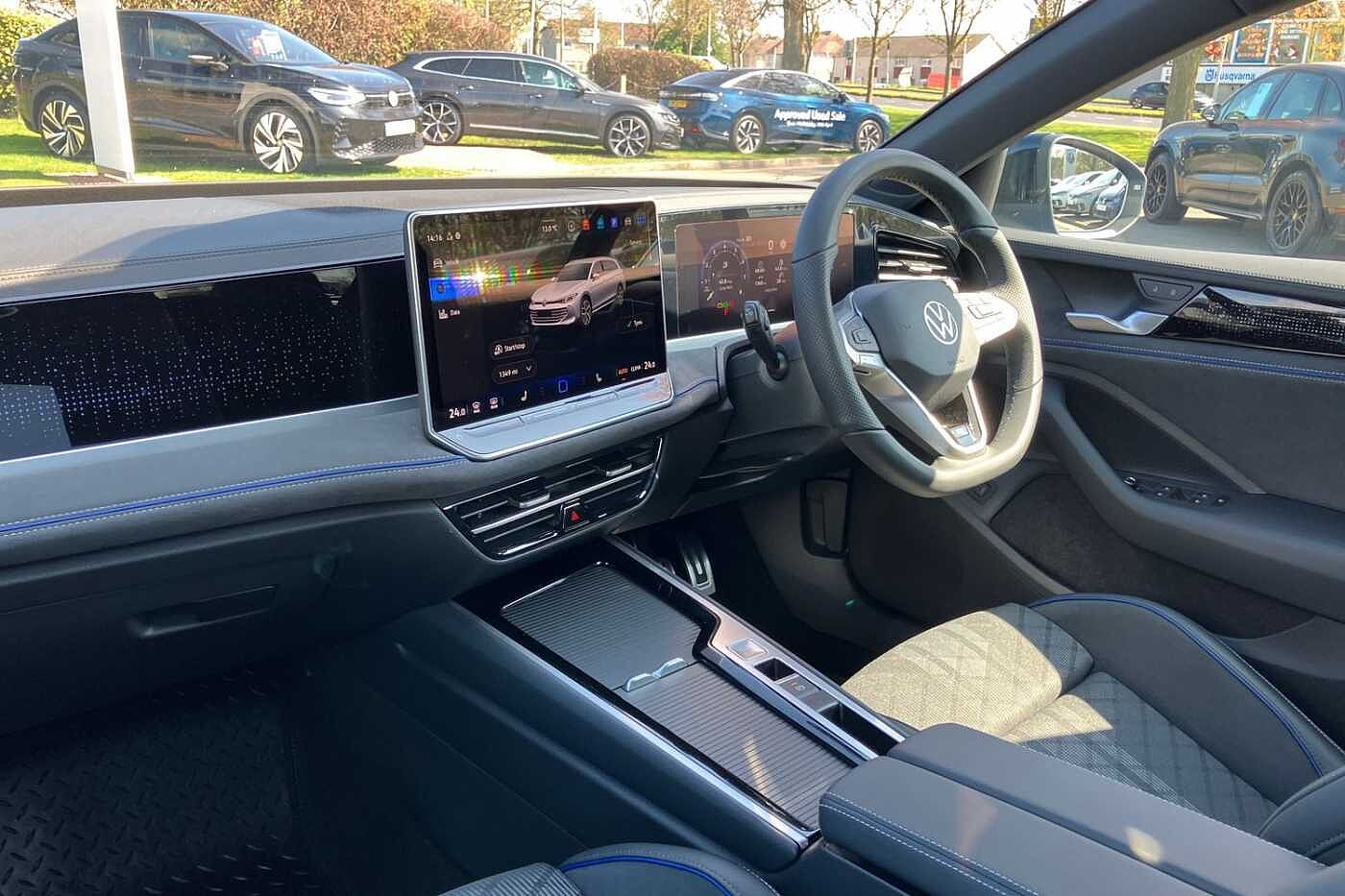 Volkswagen Passat R-Line 1.5 eTSI 150PS 7-speed DSG