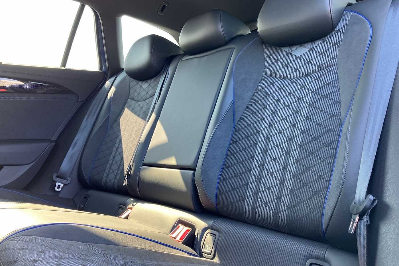 Volkswagen Passat R-Line 1.5 eTSI 150PS 7-speed DSG