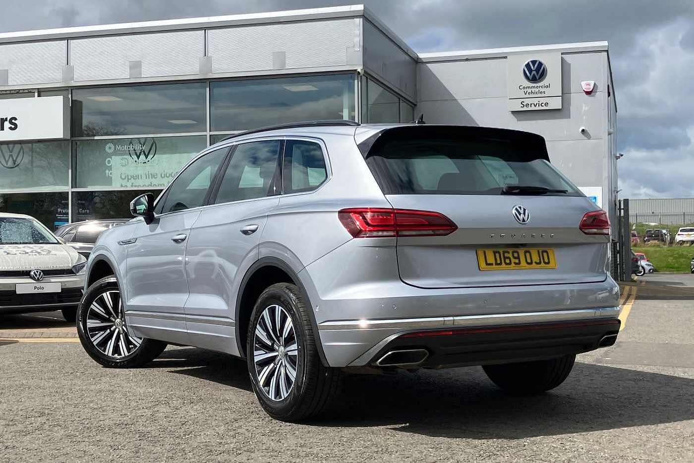 Volkswagen Touareg V6 SEL 3.0 TDI 286PS 4MOTION 8-speed Auto Tiptronic 5 Door