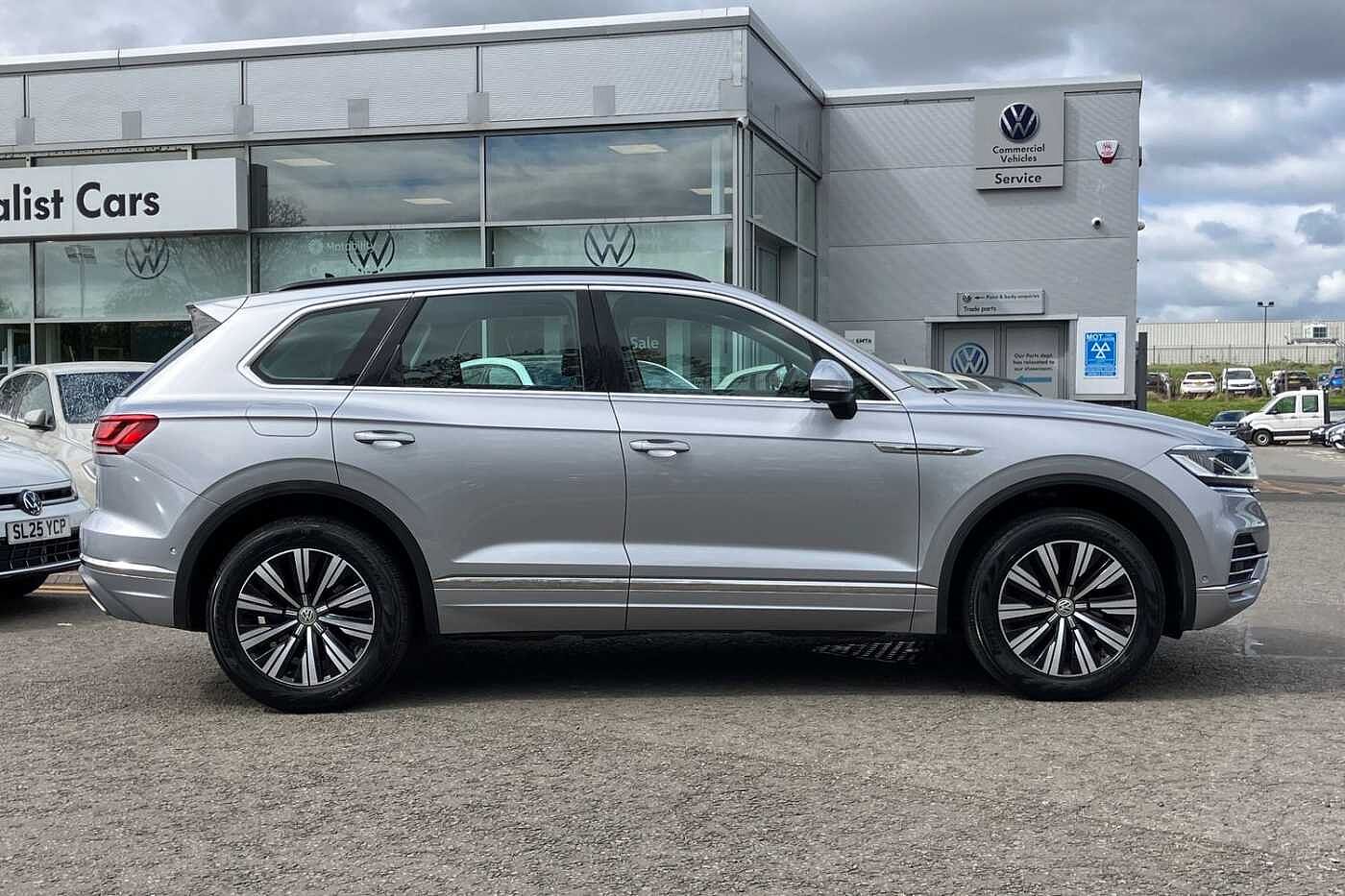 Volkswagen Touareg V6 SEL 3.0 TDI 286PS 4MOTION 8-speed Auto Tiptronic 5 Door