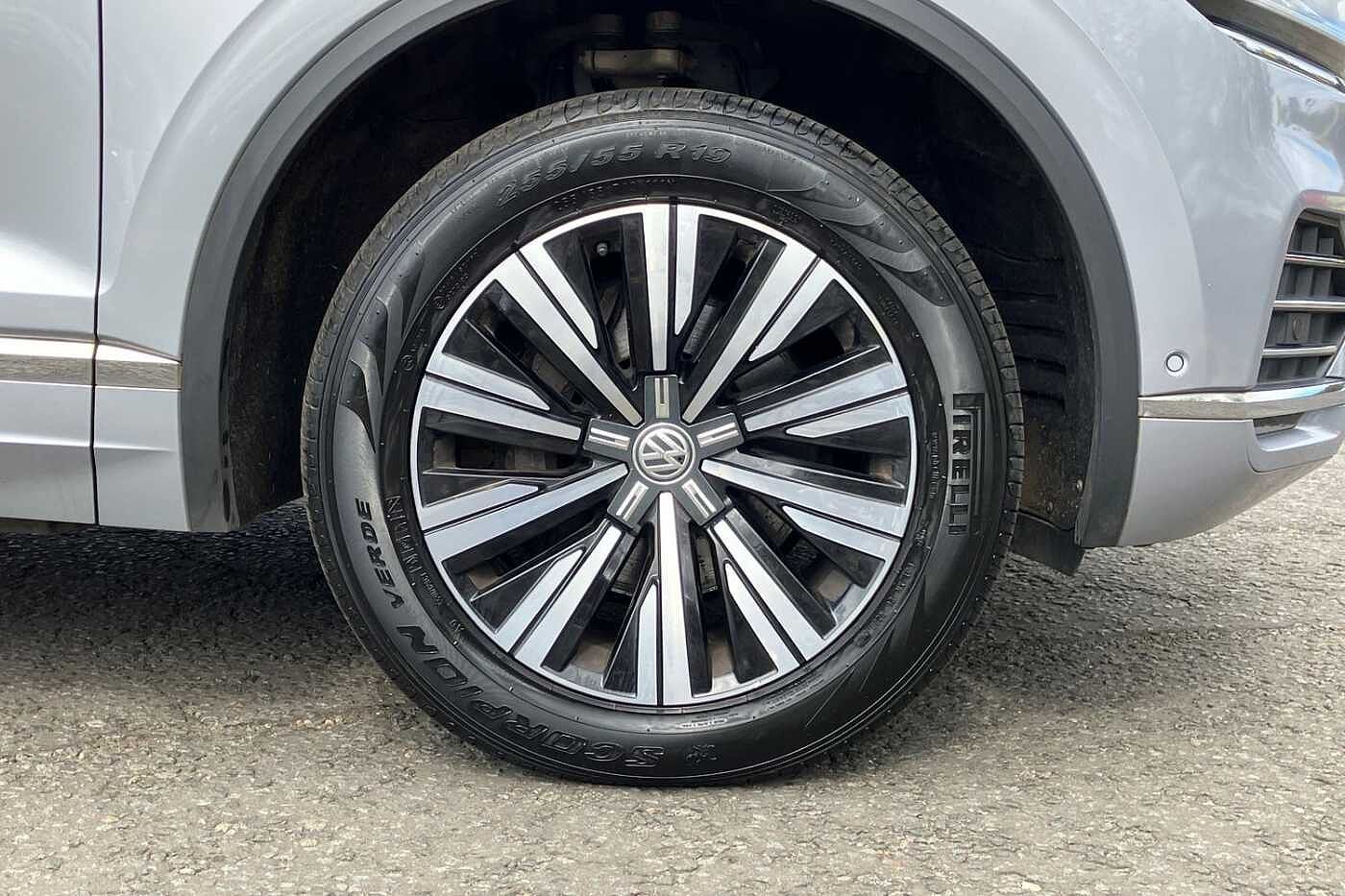 Volkswagen Touareg V6 SEL 3.0 TDI 286PS 4MOTION 8-speed Auto Tiptronic 5 Door