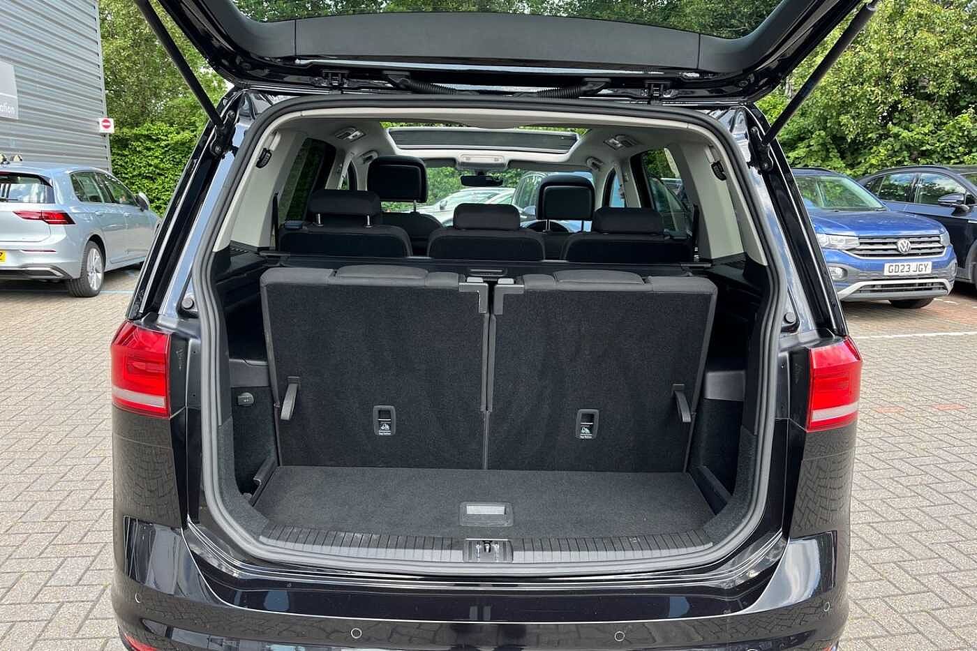 Volkswagen Touran MPV 1.5 TSI SE Family EVO 150PS DSG