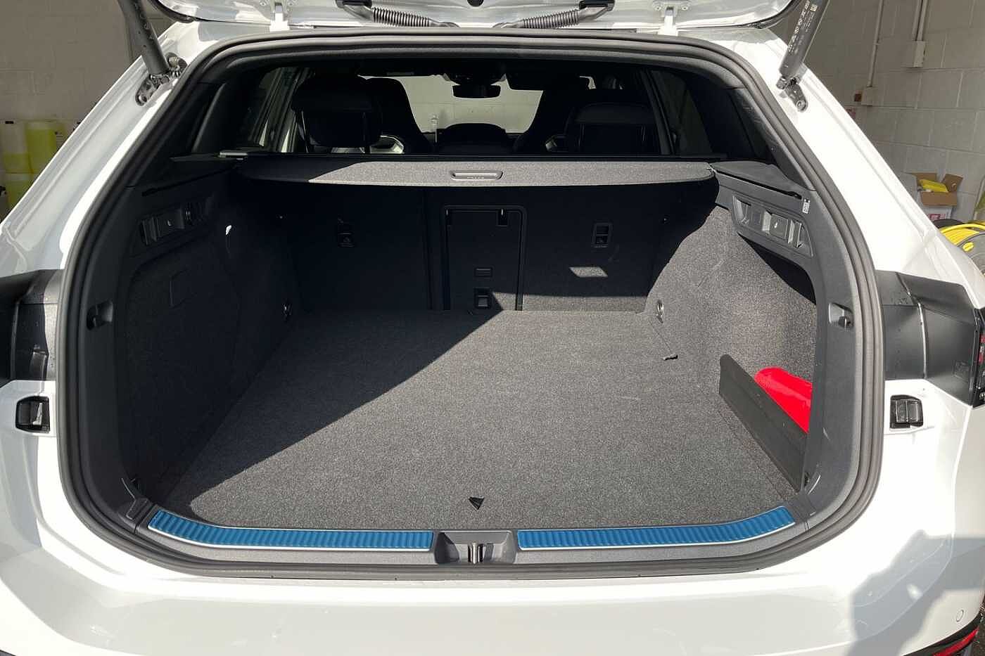 Volkswagen Passat 1.5 TSI eHybrid 19.7kWh R-Line Estate 5dr Petrol Plug-in Hybrid DSG Euro 6 (s/s)