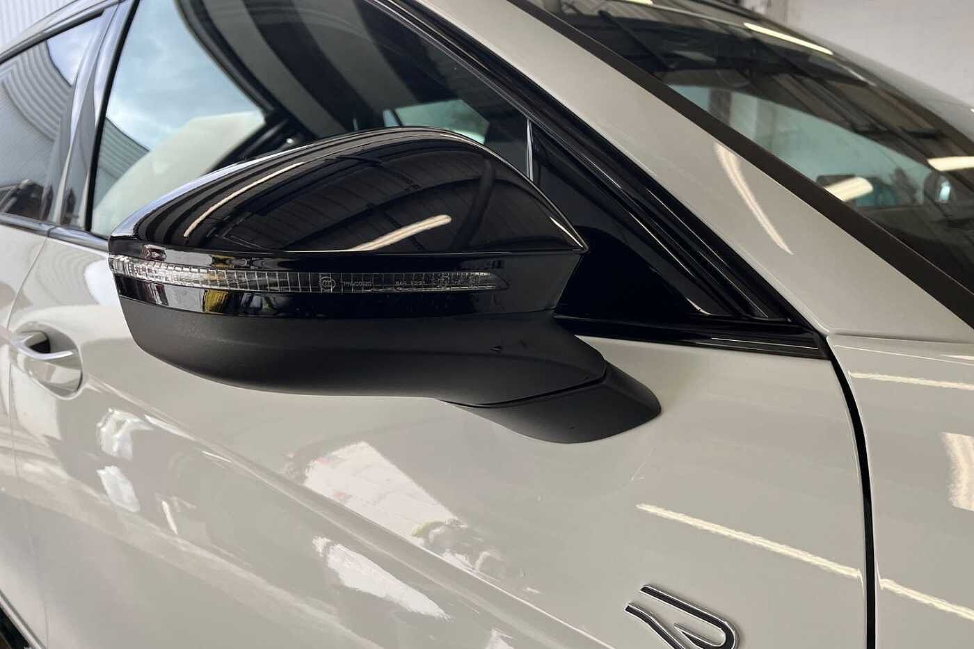 Volkswagen Passat 1.5 TSI eHybrid 19.7kWh R-Line Estate 5dr Petrol Plug-in Hybrid DSG Euro 6 (s/s)