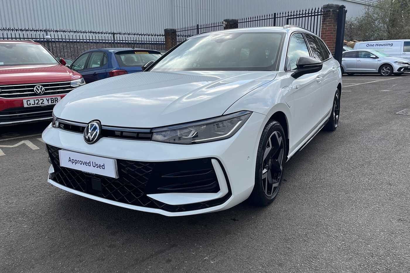Volkswagen Passat 1.5 TSI eHybrid 19.7kWh R-Line Estate 5dr Petrol Plug-in Hybrid DSG Euro 6 (s/s)
