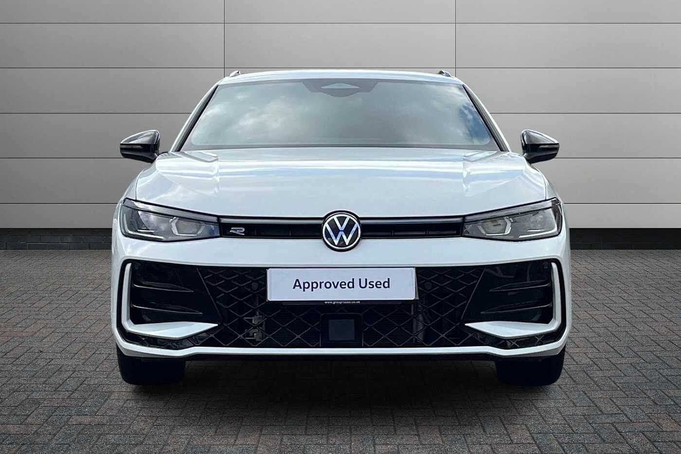 Volkswagen Passat 1.5 TSI eHybrid 19.7kWh R-Line Estate 5dr Petrol Plug-in Hybrid DSG Euro 6 (s/s)