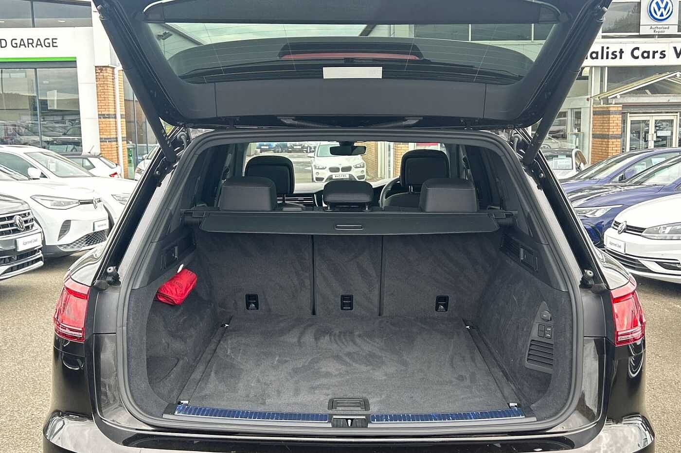Volkswagen Touareg 3.0TDI (231ps) Black Edition 4Motion 5dr