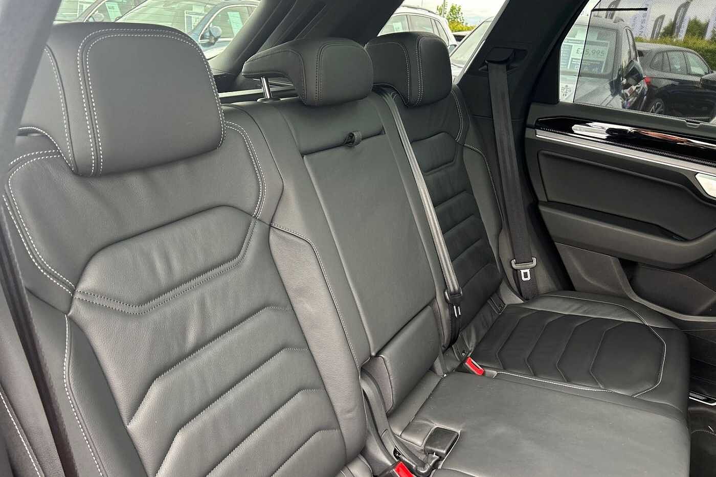 Volkswagen Touareg 3.0TDI (231ps) Black Edition 4Motion 5dr