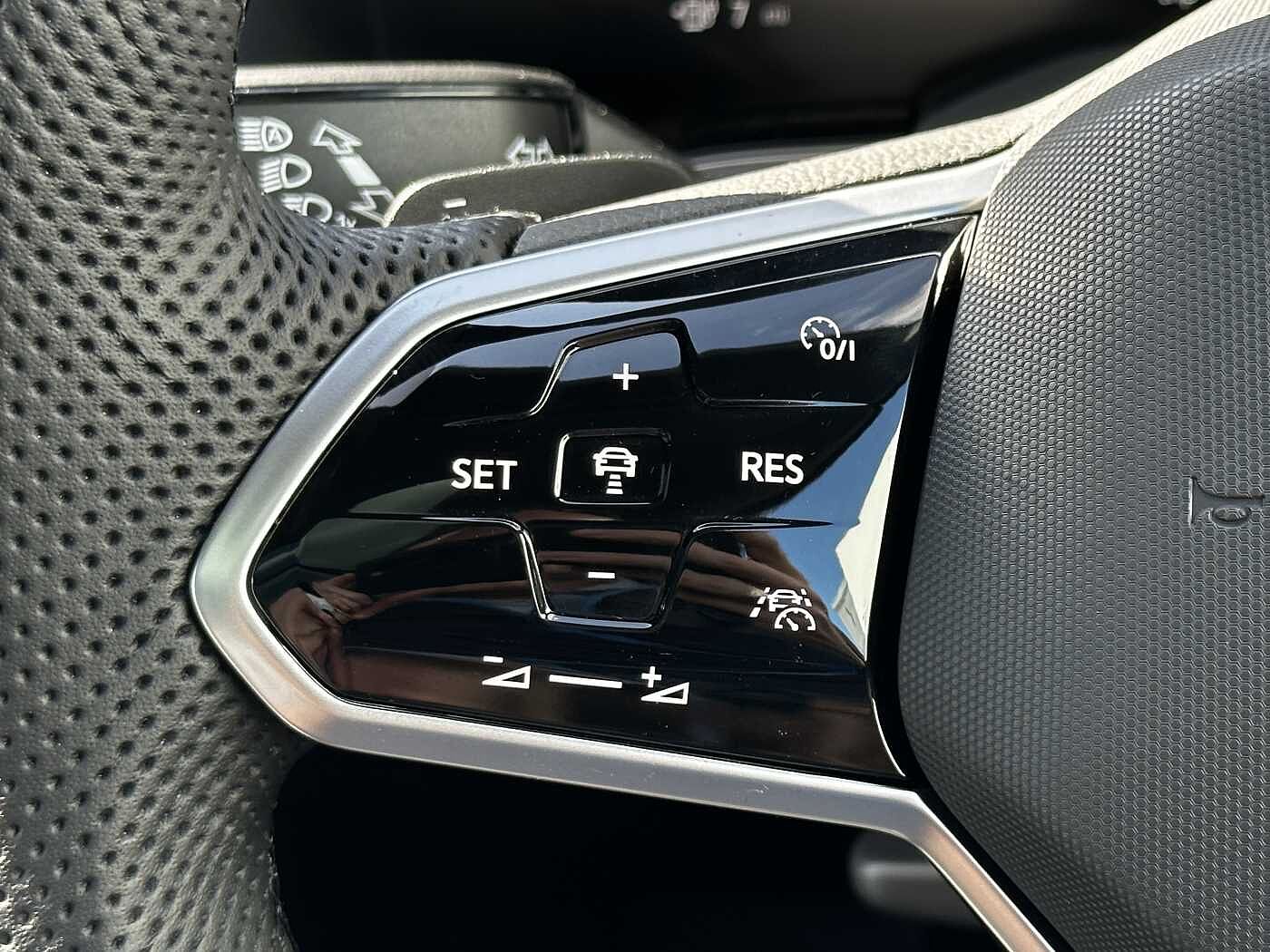 Volkswagen Touareg 5dr 3.0TSI (462ps) R PHEV 4Motion