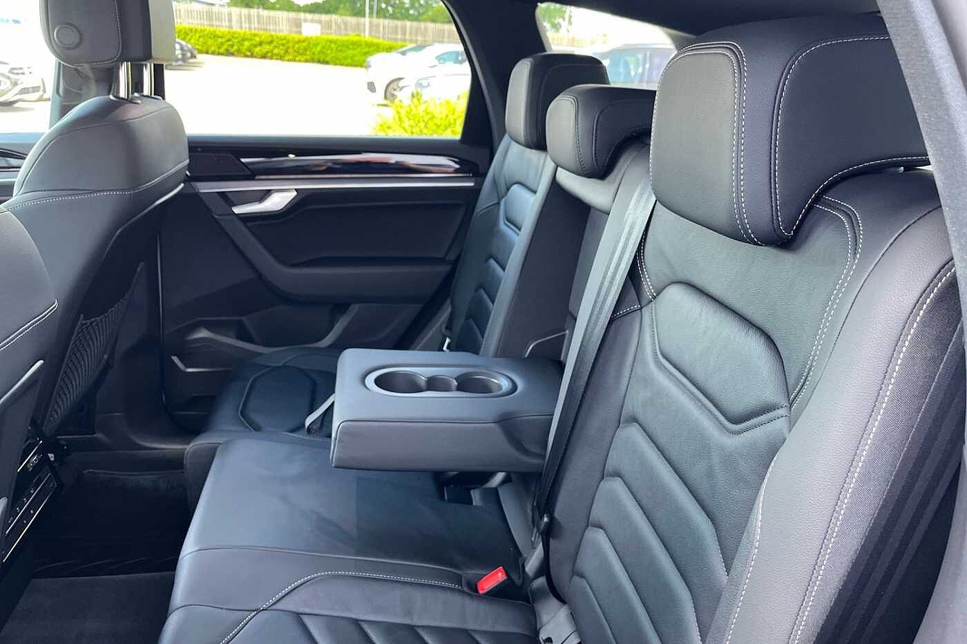 Volkswagen Touareg 3.0 TDI V6 Black Edition SUV 5dr Diesel Tiptronic 4Motion Euro 6 (s/s) (286 ps)