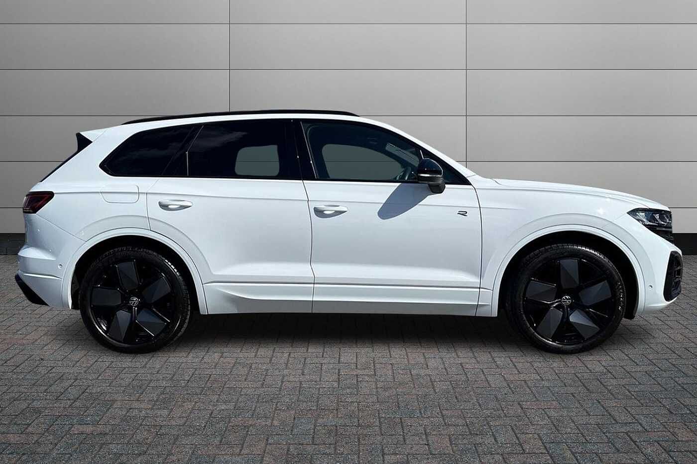 Volkswagen Touareg 3.0 TDI V6 Black Edition SUV 5dr Diesel Tiptronic 4Motion Euro 6 (s/s) (286 ps)