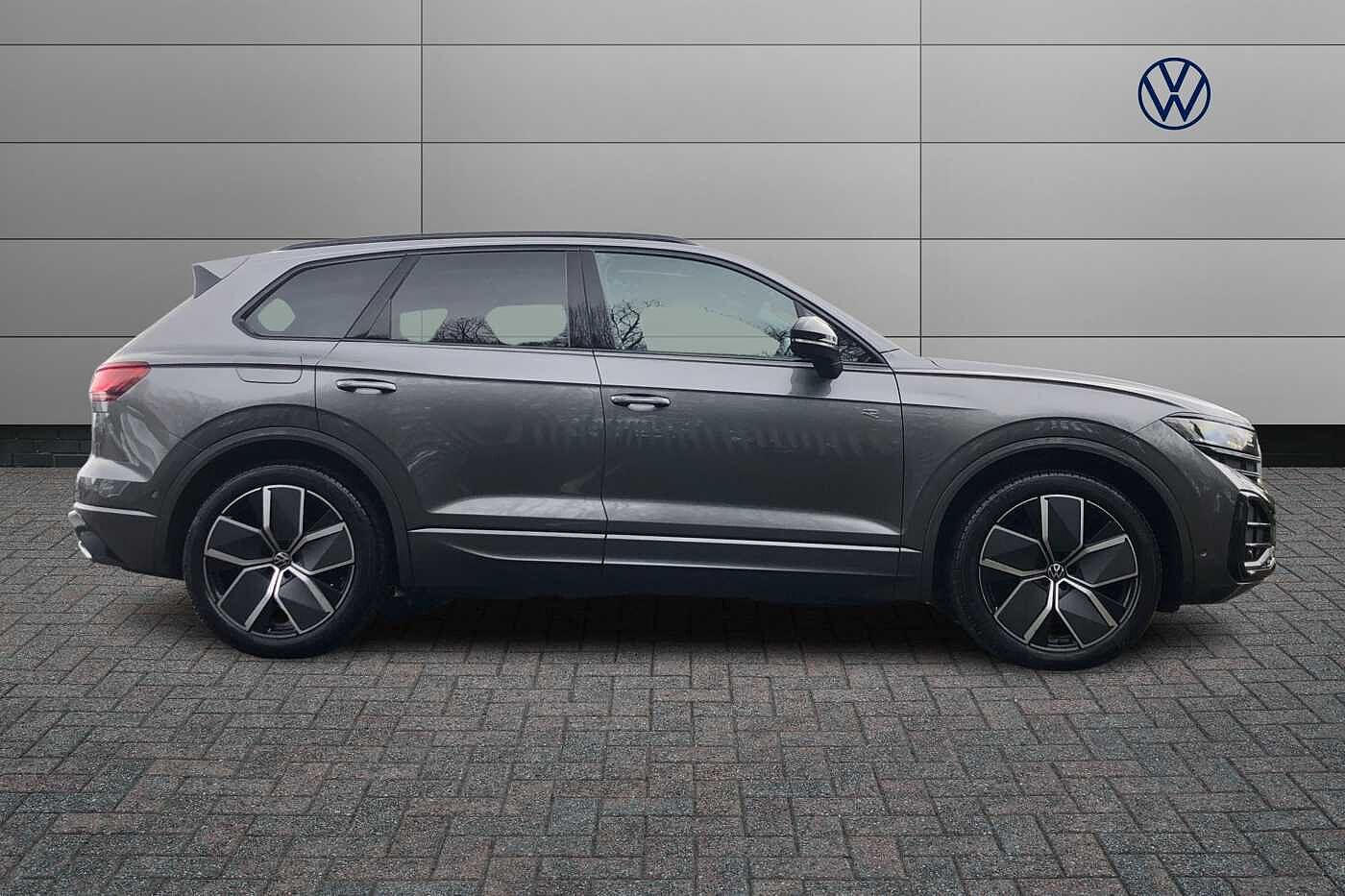 Volkswagen Touareg 3.0TDI (286ps) Black Edition 4Motion 5dr
