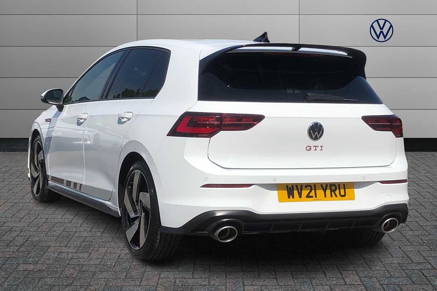 Volkswagen Golf 8 GTI Clubsport 2.0TSI 300PS 7-speed DSG 5 Dr
