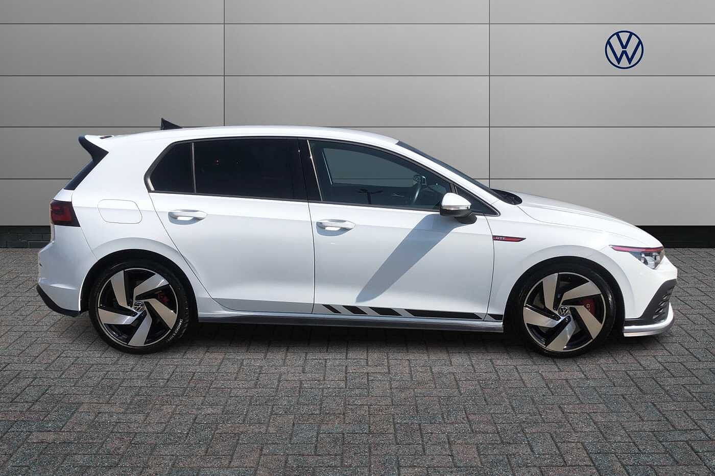 Volkswagen Golf 8 GTI Clubsport 2.0TSI 300PS 7-speed DSG 5 Dr