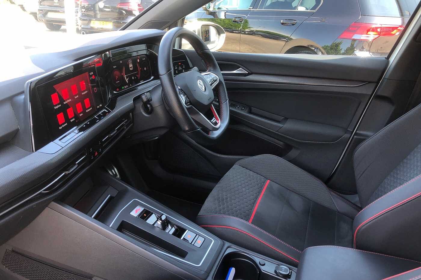 Volkswagen Golf 8 GTI Clubsport 2.0TSI 300PS 7-speed DSG 5 Dr