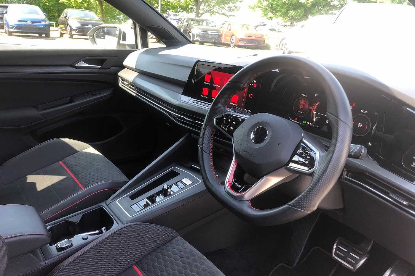 Volkswagen Golf 8 GTI Clubsport 2.0TSI 300PS 7-speed DSG 5 Dr