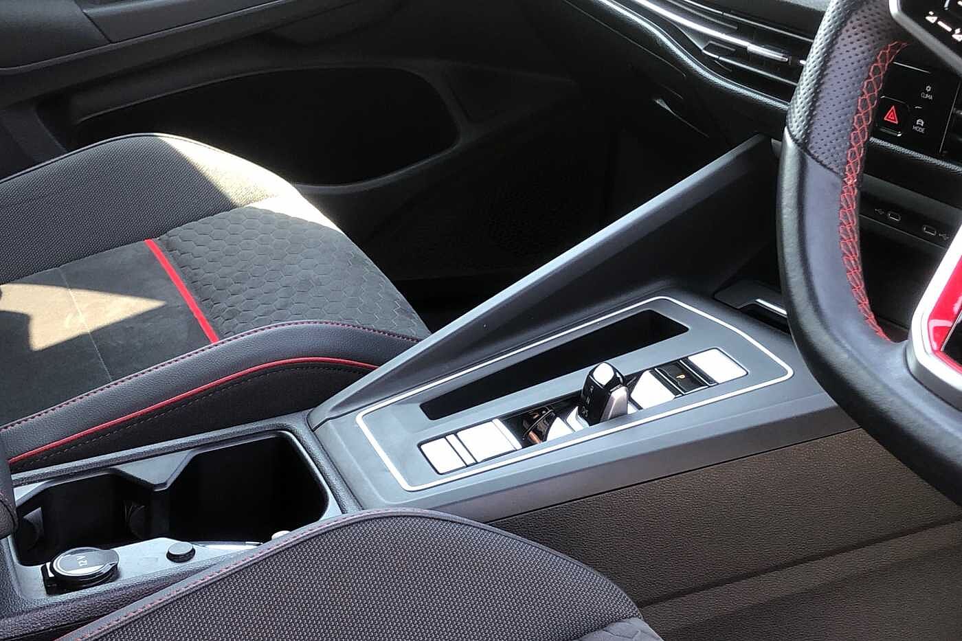 Volkswagen Golf 8 GTI Clubsport 2.0TSI 300PS 7-speed DSG 5 Dr