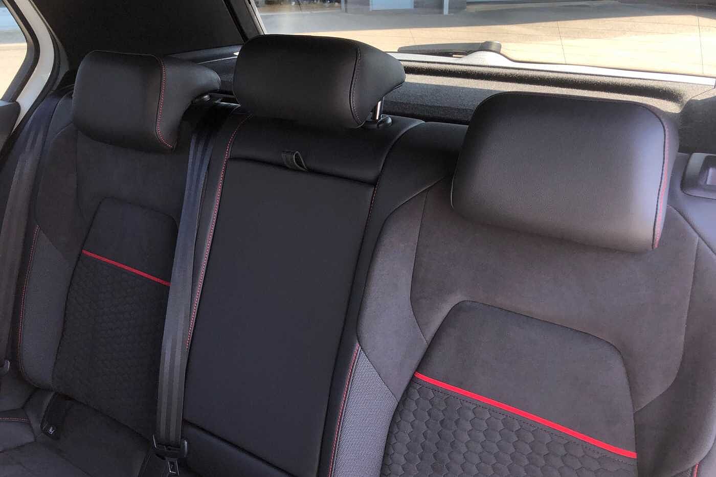 Volkswagen Golf 8 GTI Clubsport 2.0TSI 300PS 7-speed DSG 5 Dr