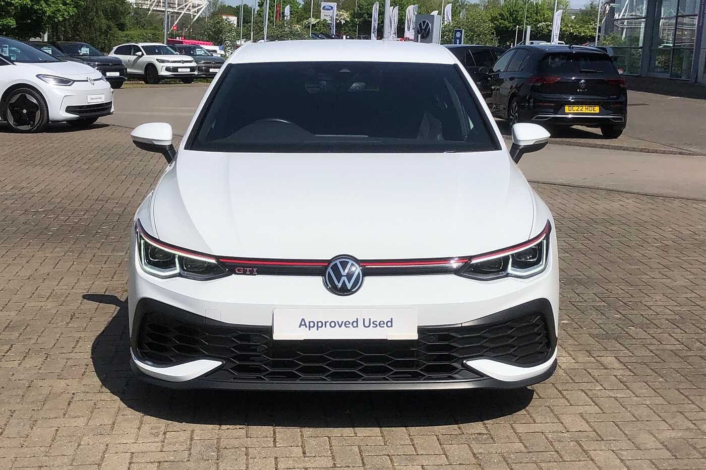 Volkswagen Golf 8 GTI Clubsport 2.0TSI 300PS 7-speed DSG 5 Dr