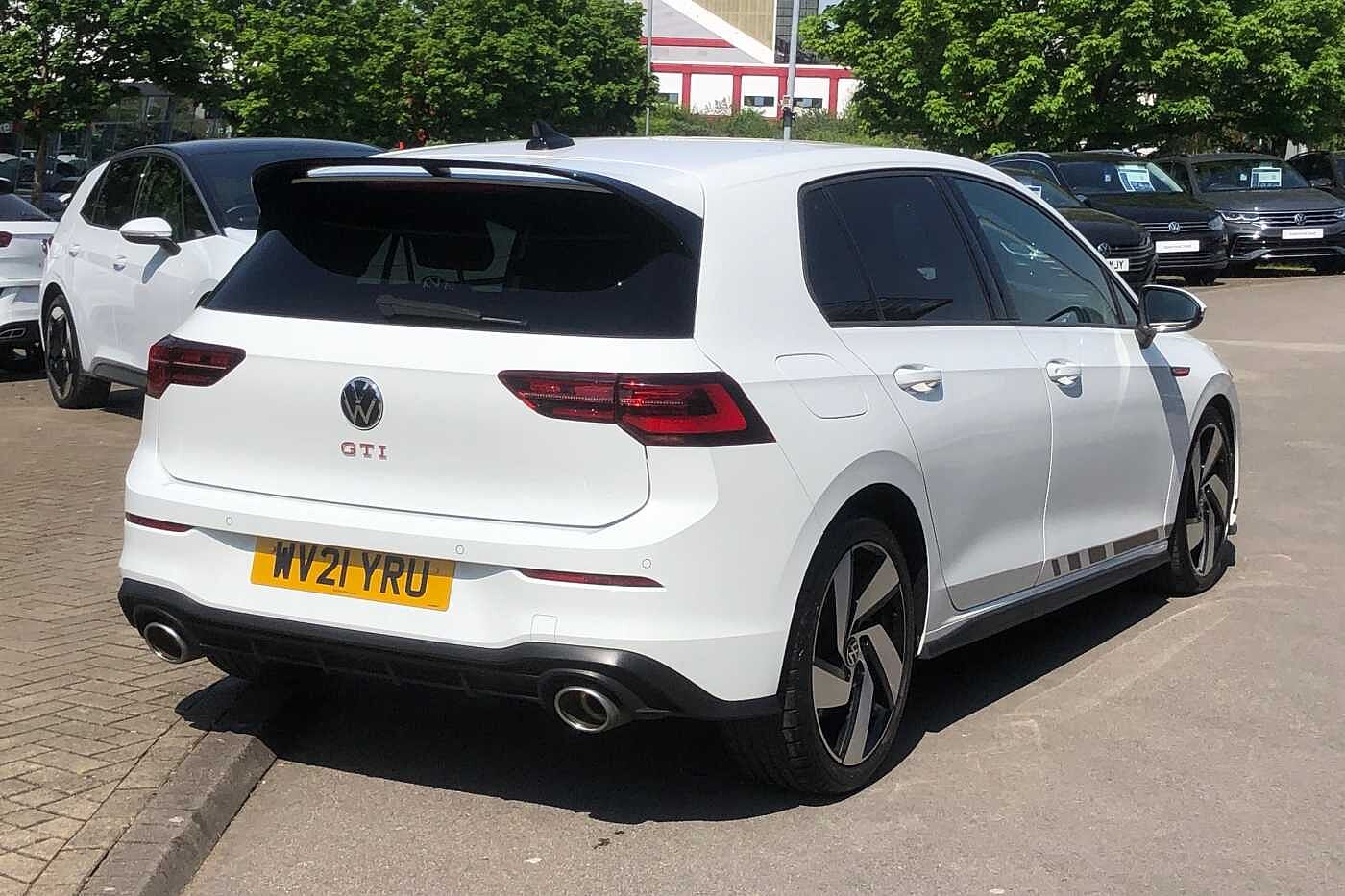 Volkswagen Golf 8 GTI Clubsport 2.0TSI 300PS 7-speed DSG 5 Dr