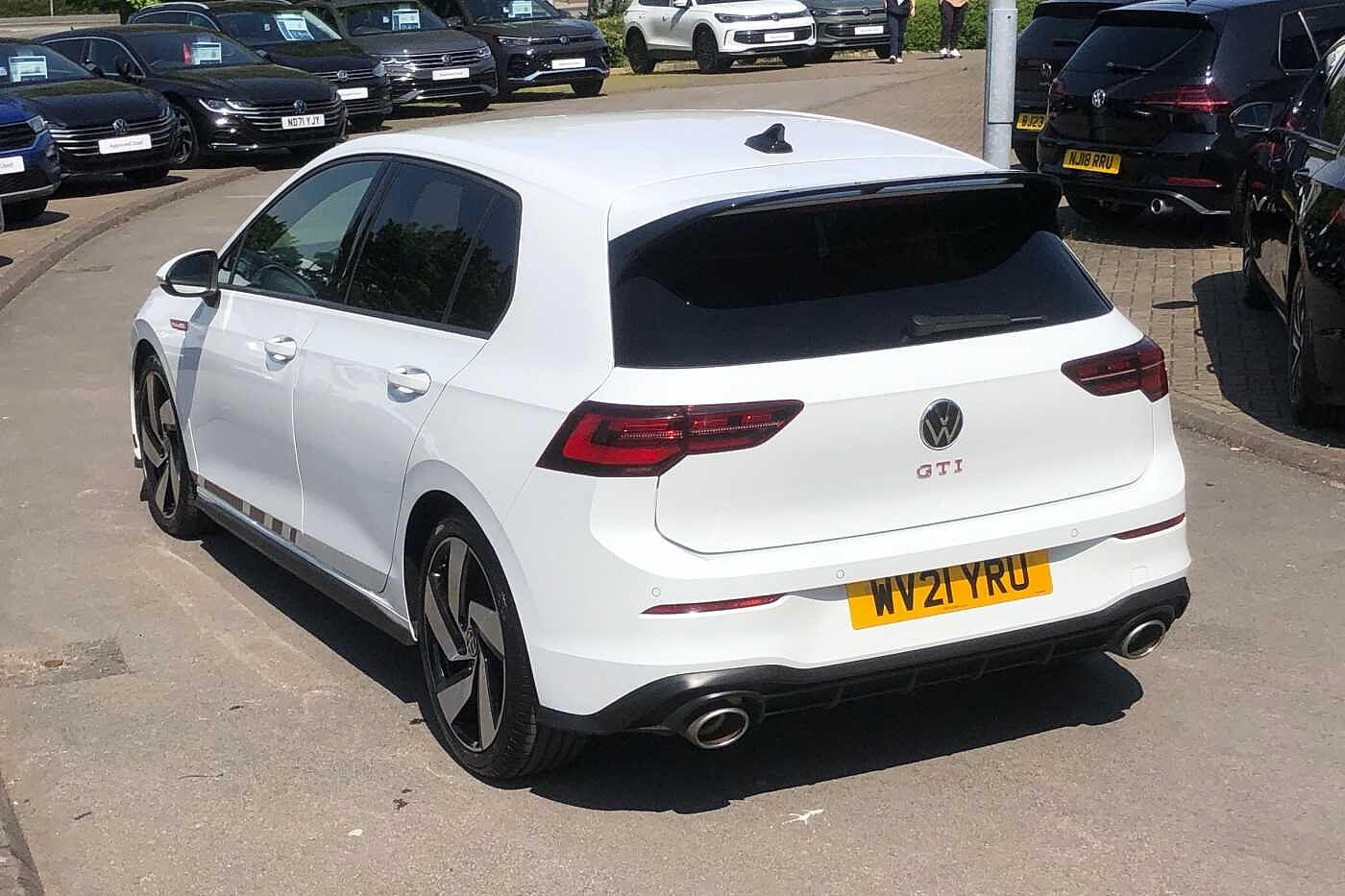 Volkswagen Golf 8 GTI Clubsport 2.0TSI 300PS 7-speed DSG 5 Dr