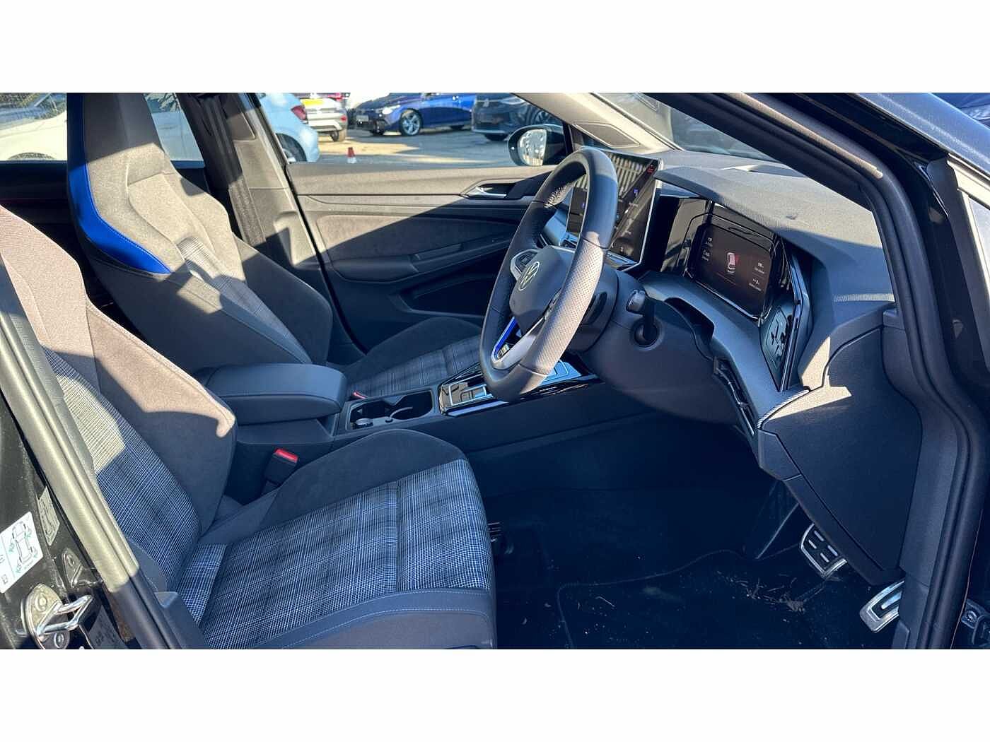 Volkswagen Golf Hatch GTE 1.5 TSI 272ps 6-Speed DSG 5 Door
