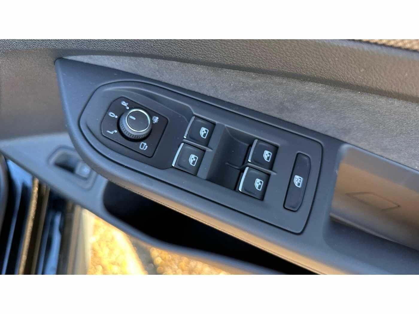 Volkswagen Golf Hatch GTE 1.5 TSI 272ps 6-Speed DSG 5 Door