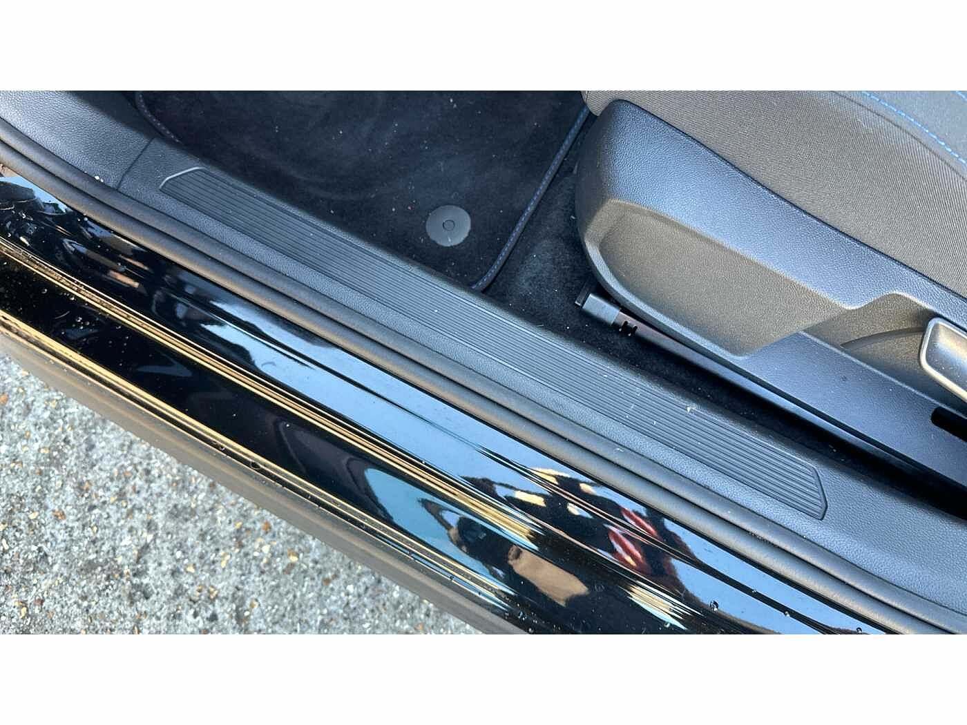 Volkswagen Golf Hatch GTE 1.5 TSI 272ps 6-Speed DSG 5 Door